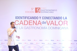 El chef Julio Velandrino durante su       conferencia magistral en el FGD2019
